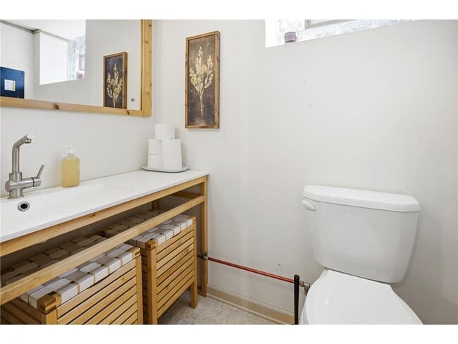 Building Photo - 241 Russell Ave S