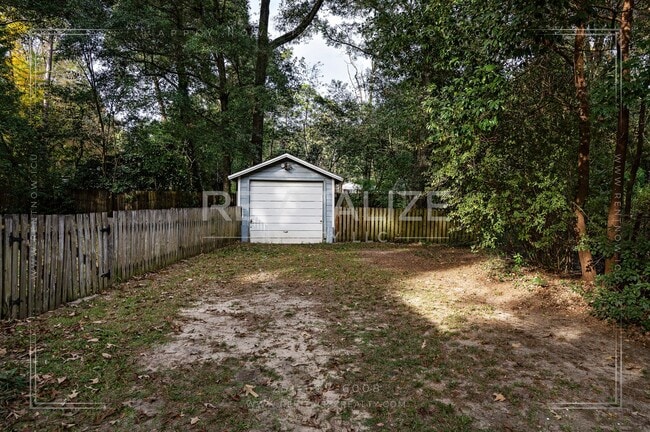 Building Photo - Updated 2 Bed 1 Bath Cottage in Established Neighborhood!