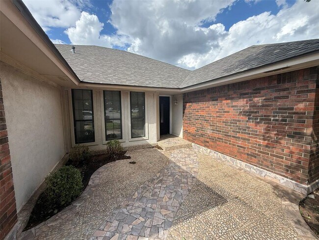 Building Photo - 8521 NW 121st St