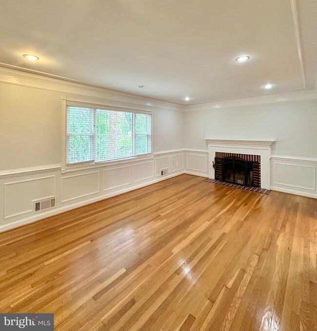 Building Photo - 3066 Valley Ln