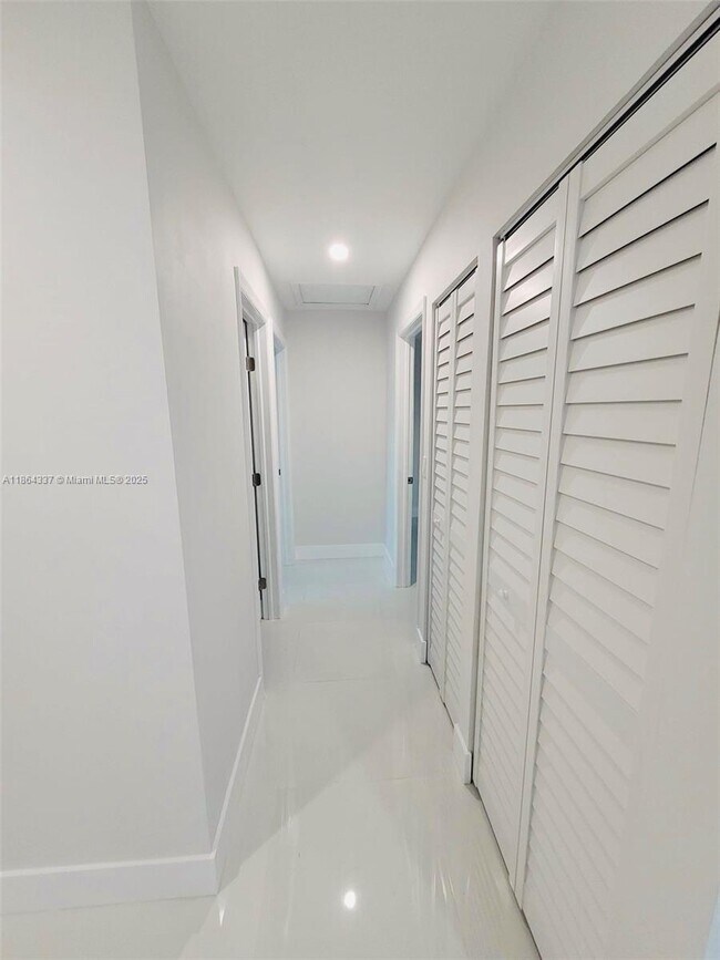 Building Photo - 5510 SW 139th Pl