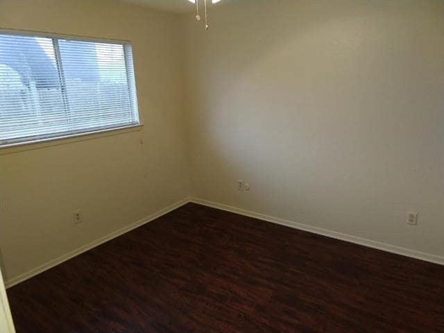 Building Photo - 2110 Valleywood Dr