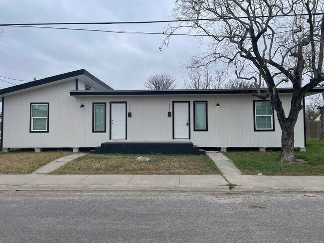 Building Photo - Delightful 2-Bedroom, 1-Bath Duplex for Rent – Updated and Move-In Ready!