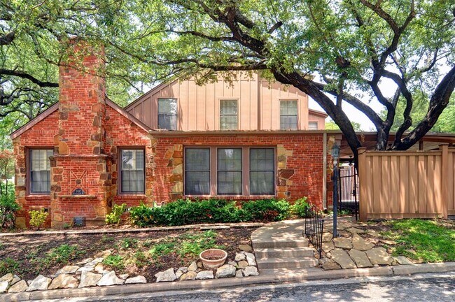 Building Photo - 3197 Westcliff Rd W