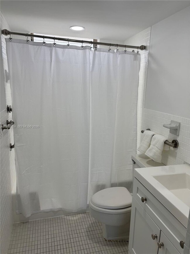 Building Photo - 2980 Point E Dr