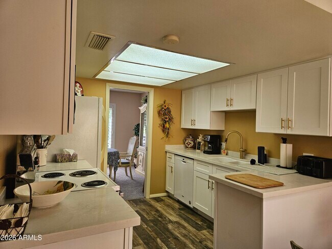 Building Photo - 6851 E Golden Hills Way