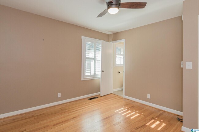 Building Photo - 615 Broadway St