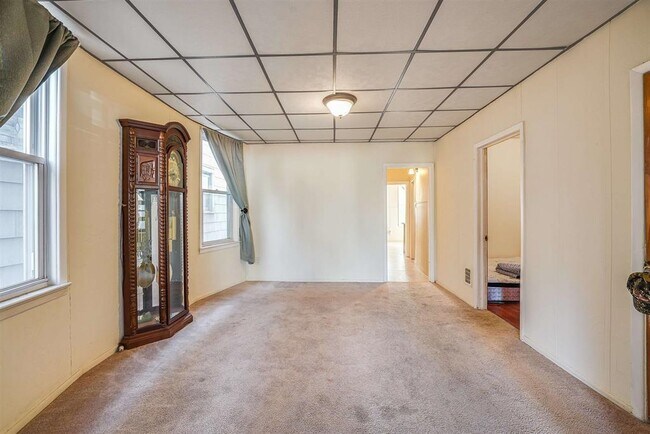 Building Photo - 98 W 47th St
