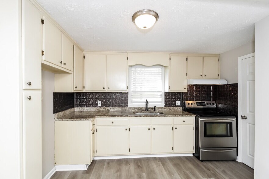 Building Photo - 35 Pine Grove Rd