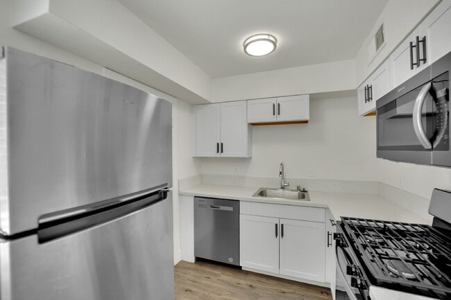 Building Photo - 1304 Rexford Pl