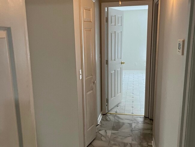 Building Photo - 4486 Club Trce