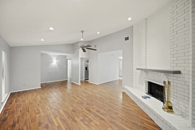Building Photo - 6811 Blue Ridge Dr