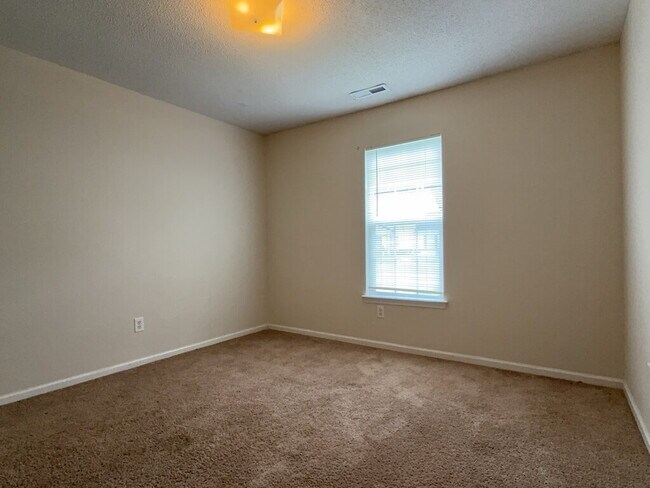 Building Photo - 996 W Pueblo Dr