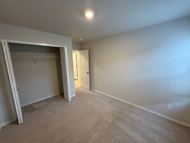 Building Photo - 4770 Daiquiri Ave NE