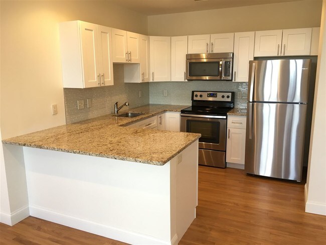 Building Photo - 875 Elm St