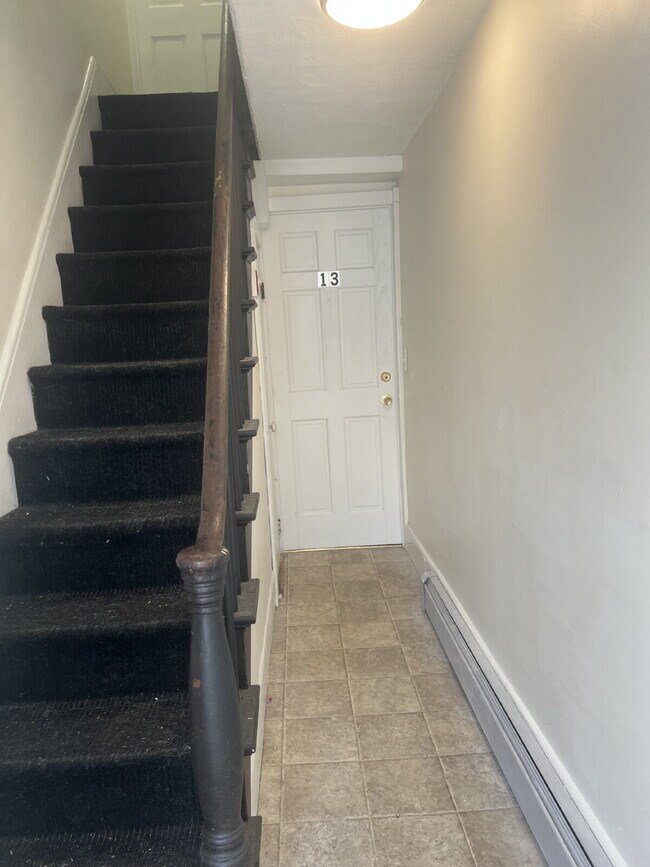 Building Photo - Large one bedroom, updated in the heart of Somersworth!