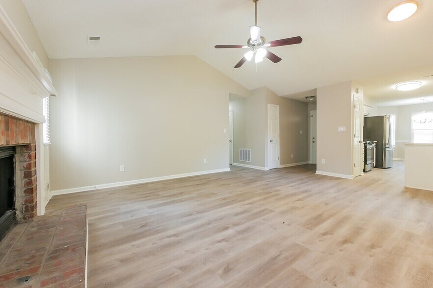Building Photo - 1575 Elizabeth Ln