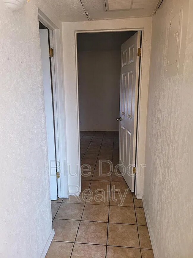 Building Photo - 1 bed/1 bath condo at Carlisle and Montgomery