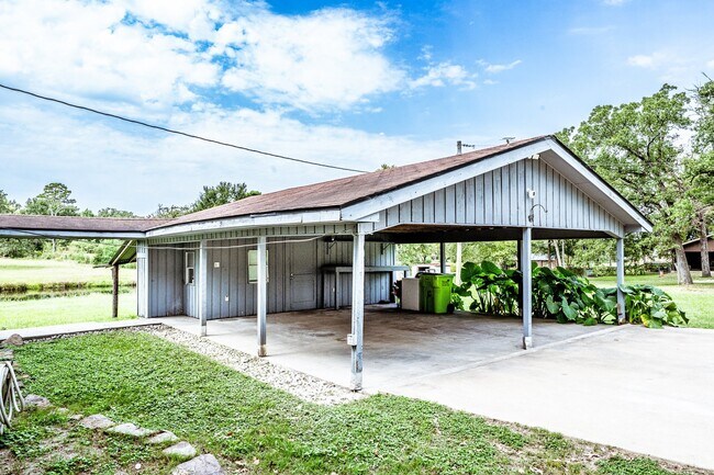 Building Photo - 1769 State Hwy 75 N