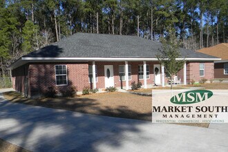 Building Photo - 116 Live Oak St