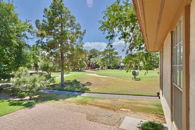 Building Photo - 3181 Pinehurst Dr