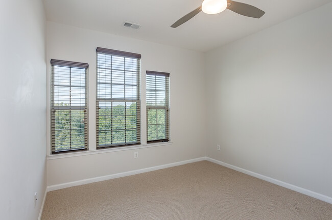 Building Photo - 25890 Racing Sun Dr