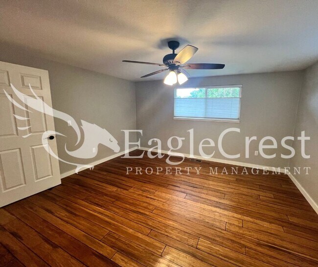 Building Photo - Two Bedroom, One Bathroom House with Fence...