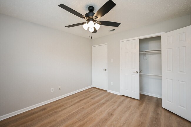 Building Photo - 2818 Green Fields Dr