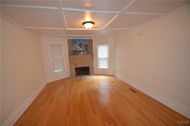 Building Photo - 359 Green St