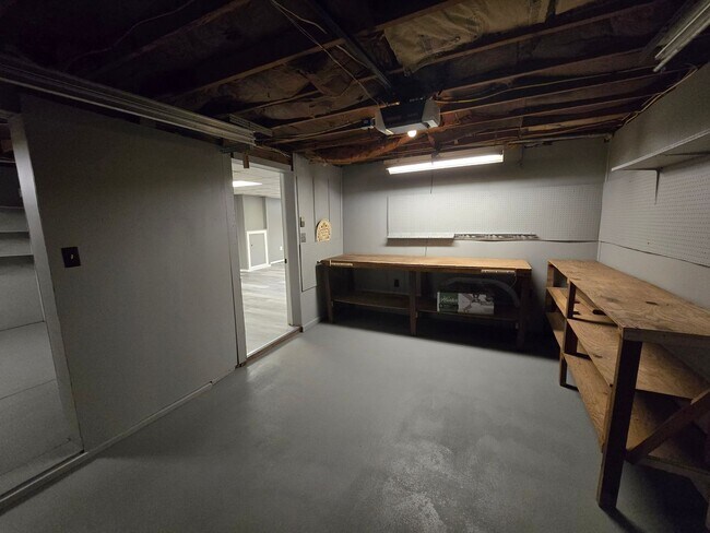 Building Photo - 1237 E Emmaus Ave