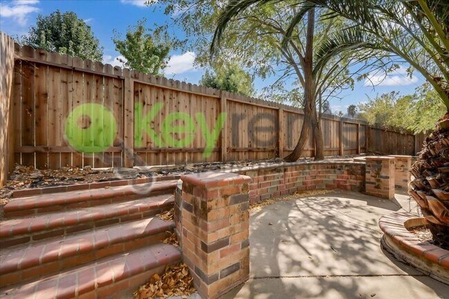 Building Photo - 7956 Robinson Dr