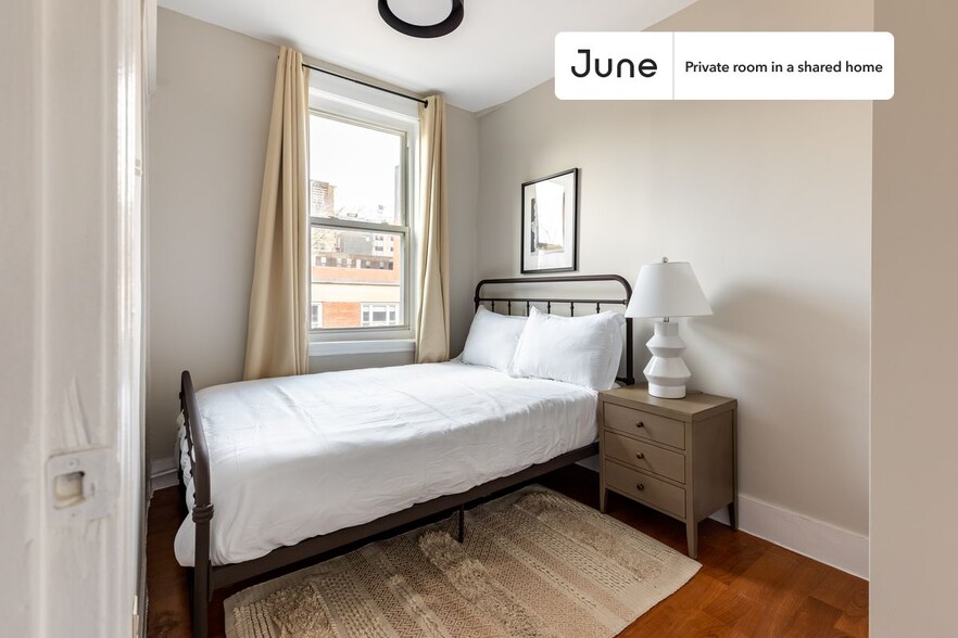Primary Photo - Private bedroom in 2 bed/1.5 bath Home