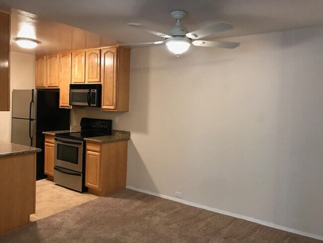 Building Photo - Updated 2 bedroom condo-downtown Walnut Cr...