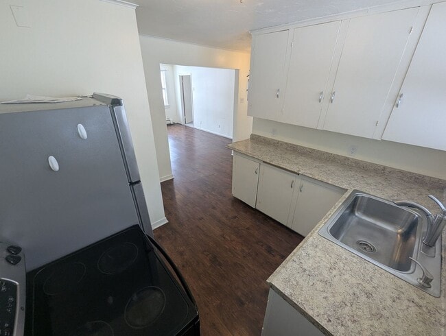 Building Photo - 312