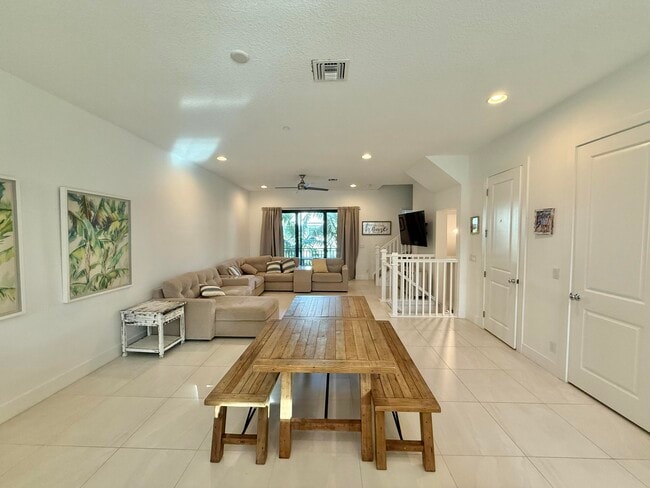 Building Photo - 3019 Franklin Pl