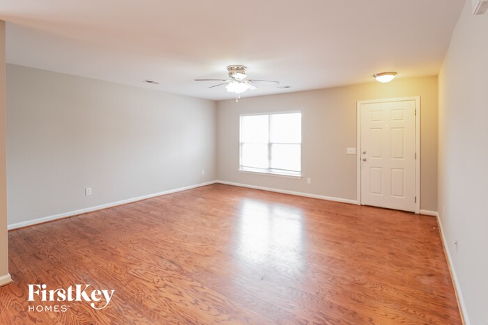 Building Photo - 512 Evening Shade Dr