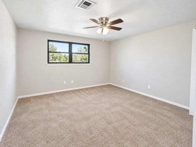 Building Photo - 4745 Del Porte St