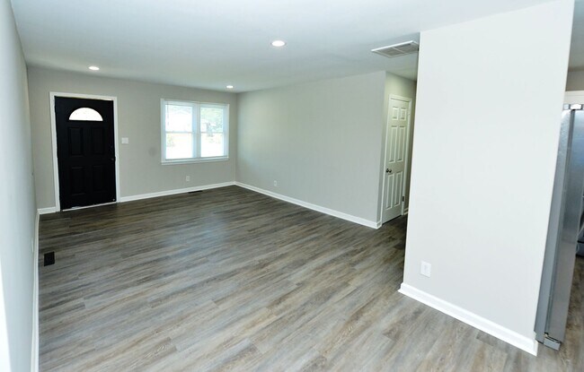Building Photo - Renovated Ranch!