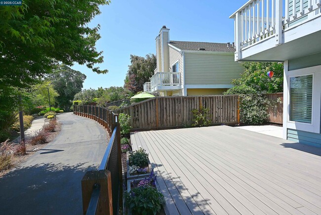 Building Photo - 27 Shepardson Ln