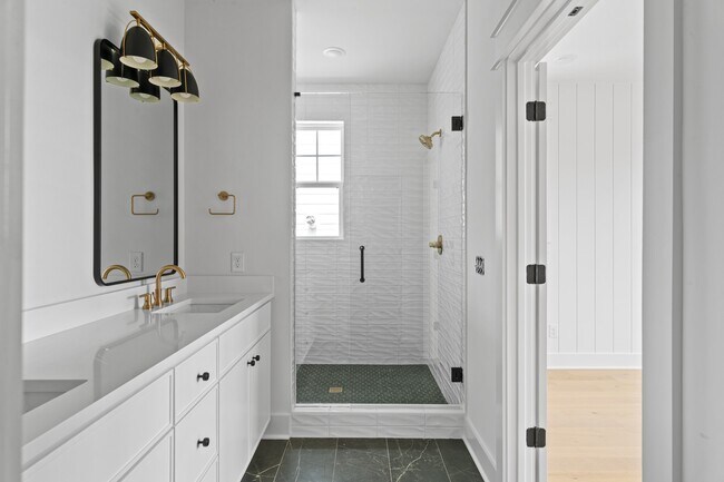 Building Photo - 1712 Carvell Ave