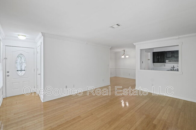 Building Photo - 1709 Augusta Dr