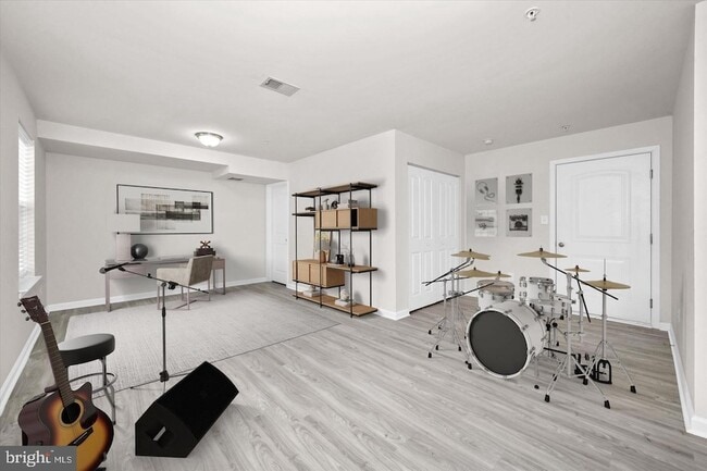 Building Photo - 26 Munro Rd