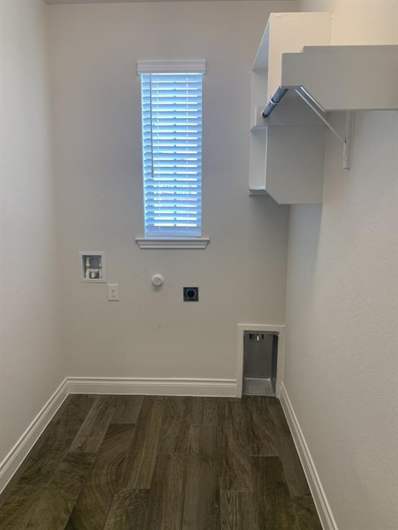 Building Photo - 221 Rosebush Dr