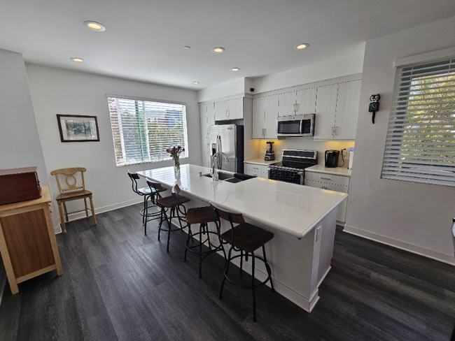Building Photo - 41 Sea Crest Dr