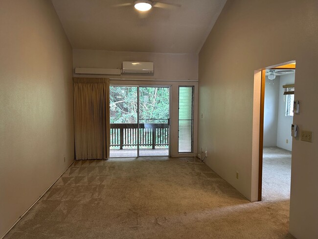 Building Photo - Spacious 2-bedroom unit now available at N...