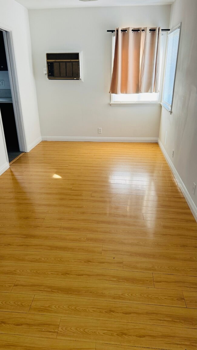 Building Photo - 515 N Nicholson Ave