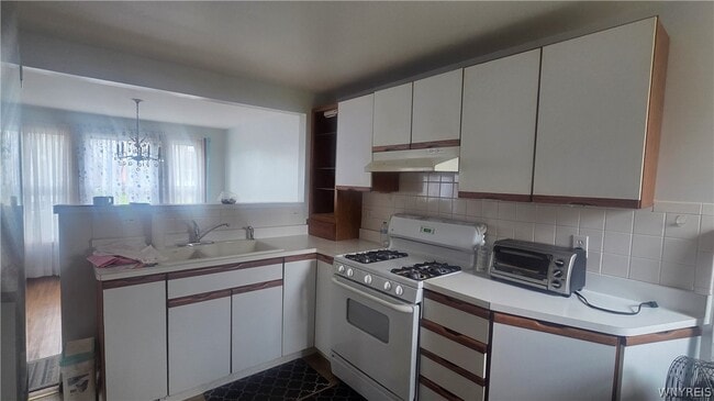 Building Photo - 1 Cresthaven Dr