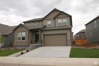 Building Photo - Beautiful Newer Home