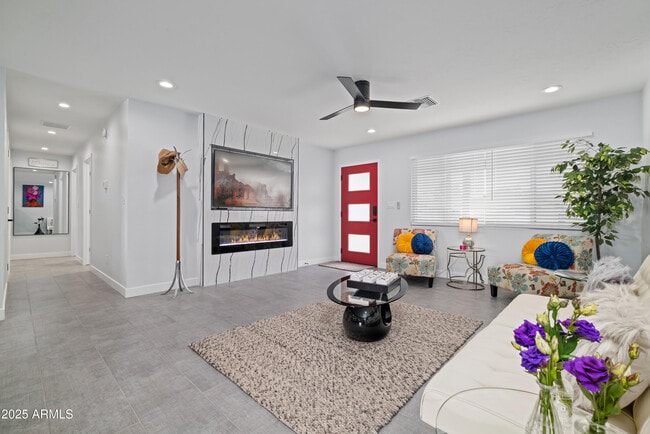 Building Photo - 2546 N 69th Pl