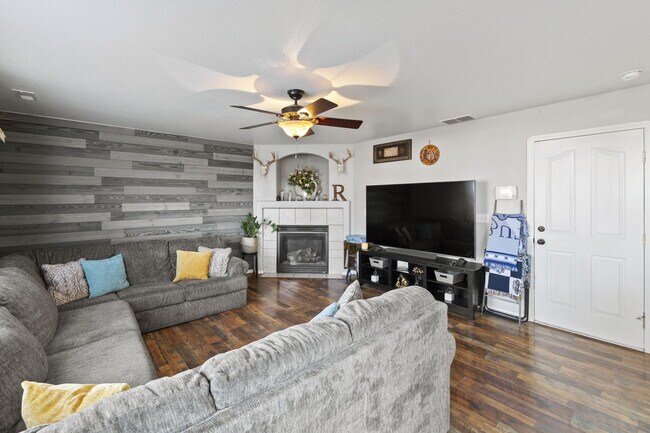 Building Photo - 7038 Ancestra Dr